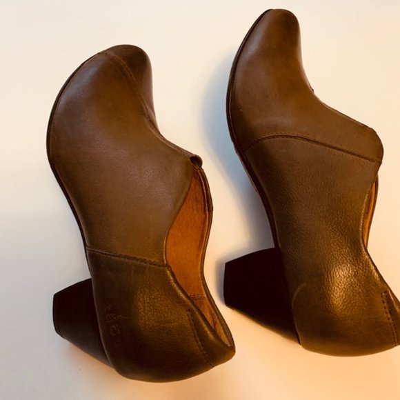 taos® Leather Women's Ankle Booties Light Brown Color 2" Medium High Heel NEW - Picture 4 of 7